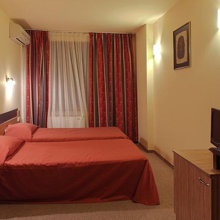 Hotel Luxor เมลนิค ภายนอก รูปภาพ