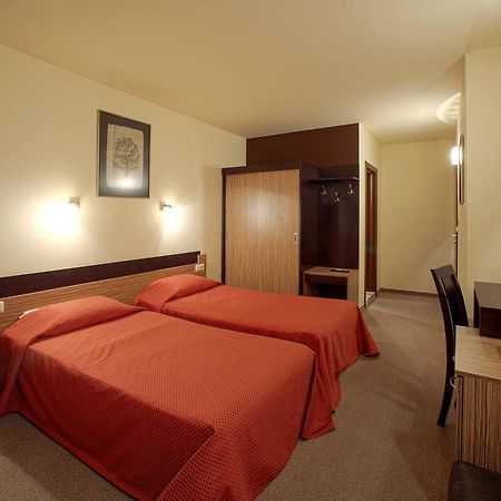 Hotel Luxor เมลนิค ภายนอก รูปภาพ