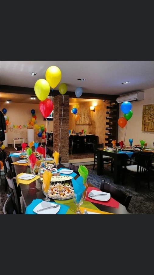 Hotel Luxor เมลนิค ภายนอก รูปภาพ