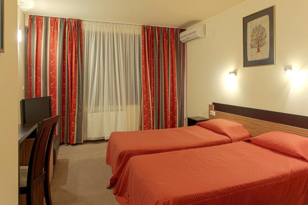 Hotel Luxor เมลนิค ภายนอก รูปภาพ