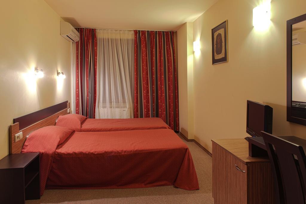 Hotel Luxor เมลนิค ภายนอก รูปภาพ