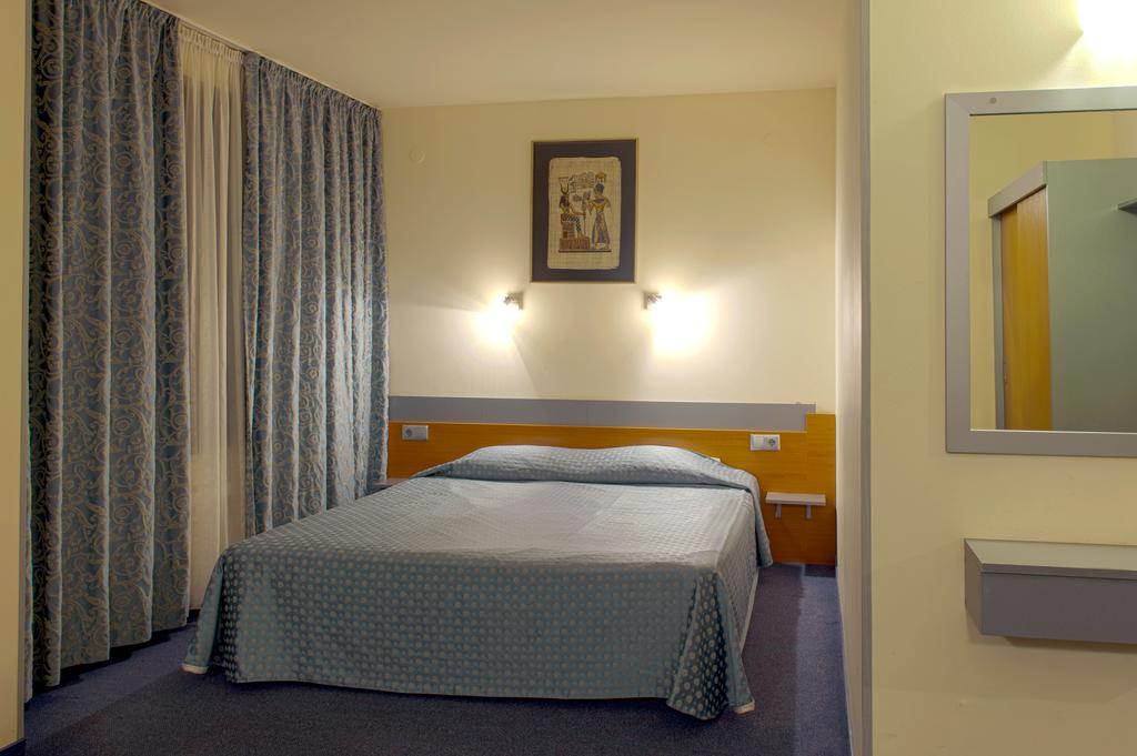 Hotel Luxor เมลนิค ภายนอก รูปภาพ