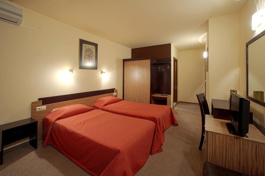 Hotel Luxor เมลนิค ภายนอก รูปภาพ